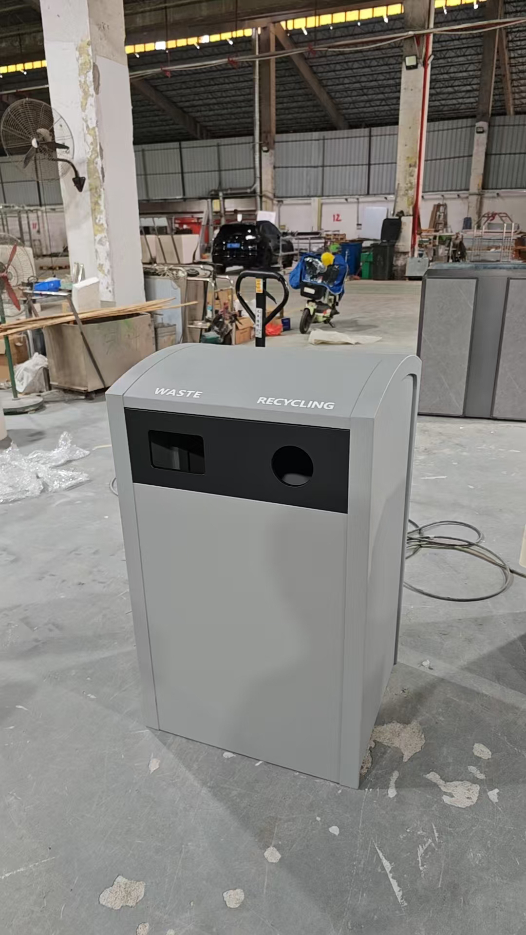 Heavy-duty commercial trash can for public sites